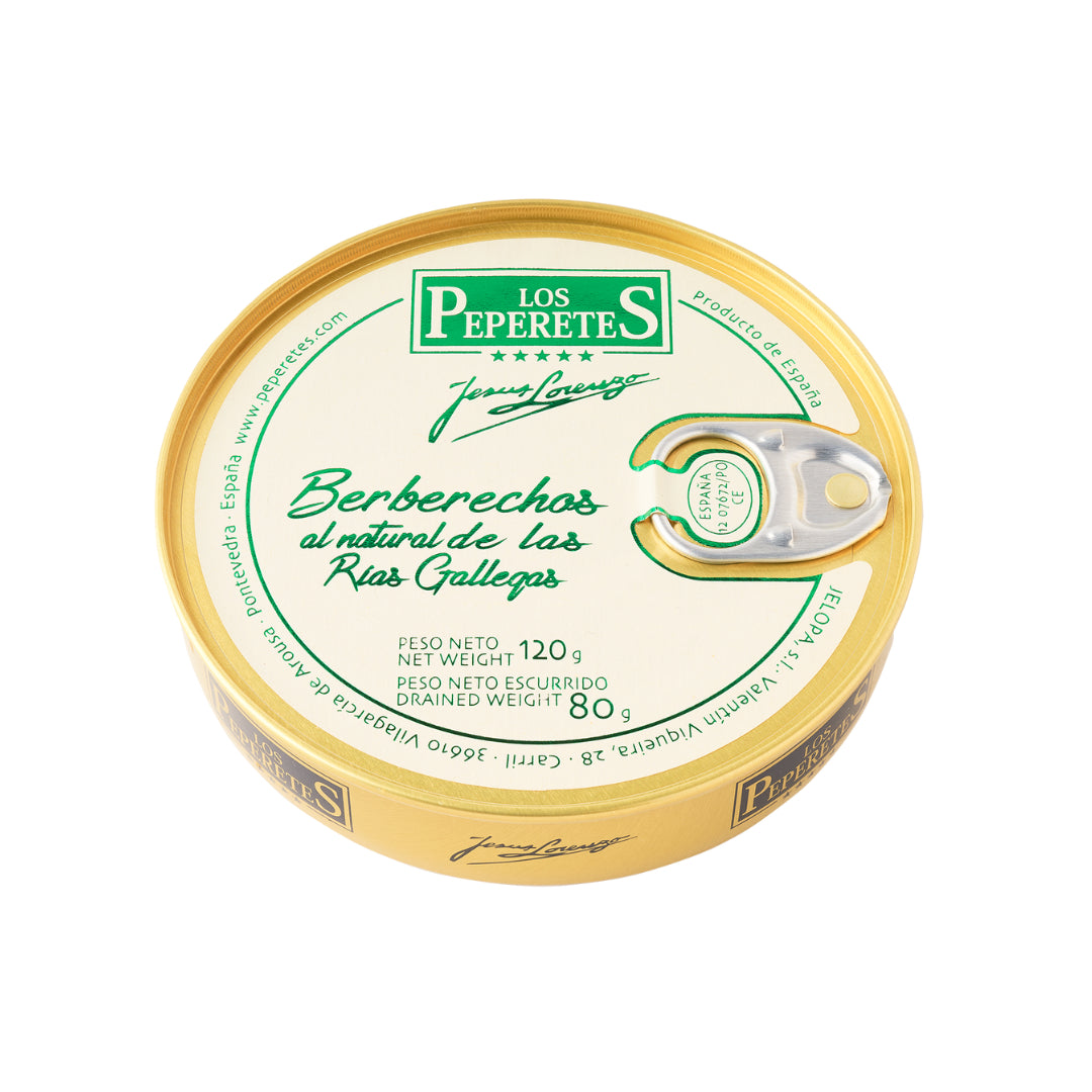 A can of LOS PEPERETES Galician Cockles features a yellow lid, green and white labeling, reads Berberechos al natural de los Rías Gallegas, has 120g of tasty cockles with a pull-tab opening.