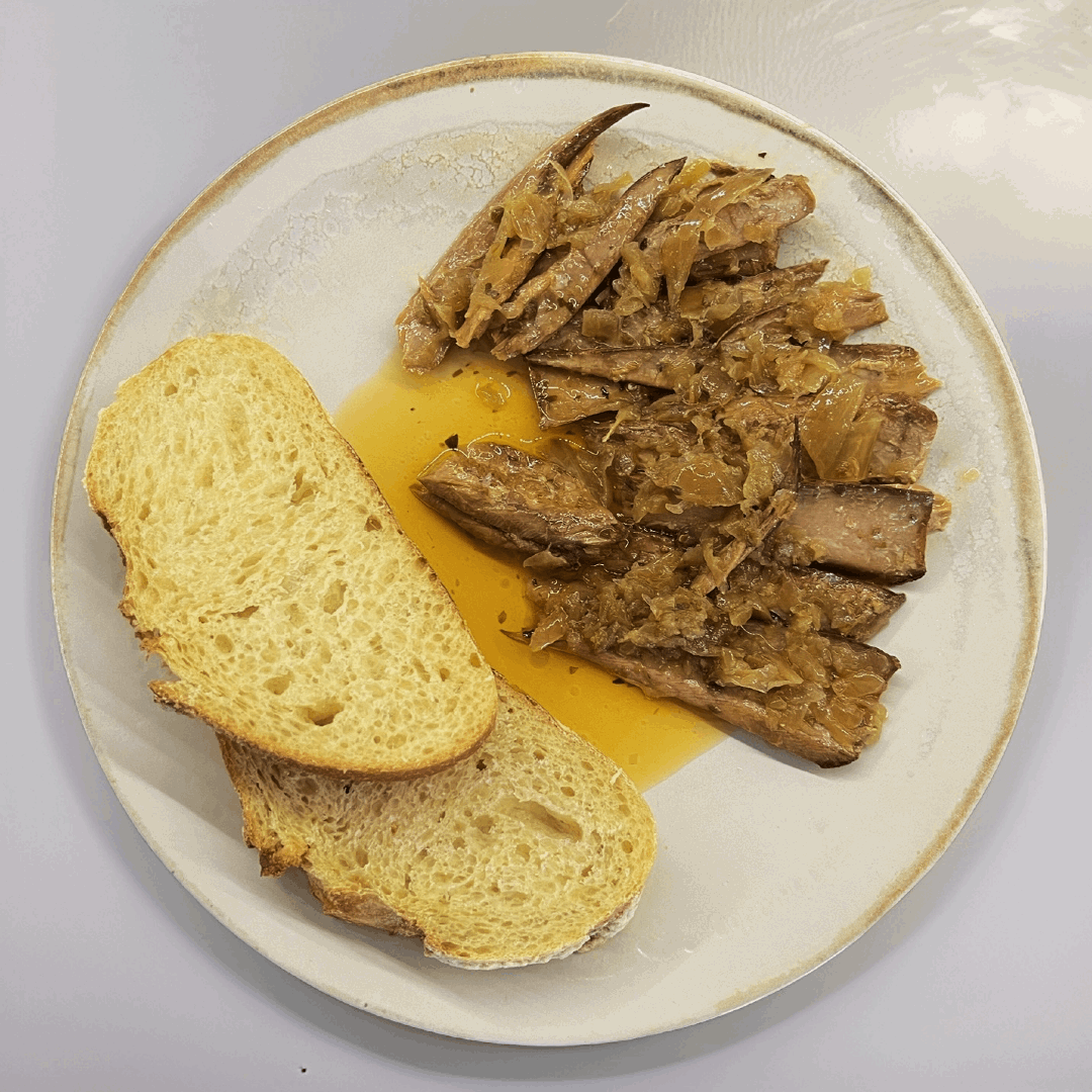 Tuna with Sautéed Onions by El Ronqueo El Ronqueo   